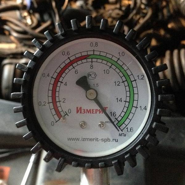 Проверка компрессии в цилиндрах двигателя: метод измерения и анализ результатов с фото