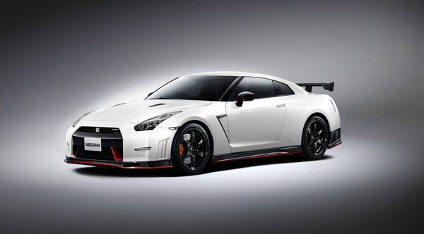 Nissan GT-R станет гибридным автомобилем - фото