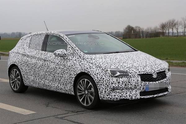 Opel Astra нового поколения покажут этой осенью - фото