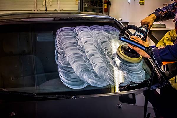 Как правильно провести полировку лобового стекла автомобиля с фото