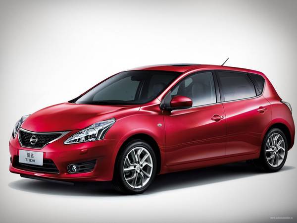 В конце марта хэтчбэк Nissan Tiida поступит в продажу для российских покупателей с фото