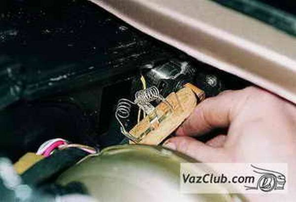 Как выполняется на ВАЗ 2110 замена резистора отопителя - фото