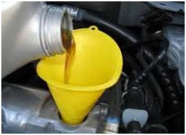 Возможна ли заливка дизельного моторного масла в бензиновый двигатель? с фото