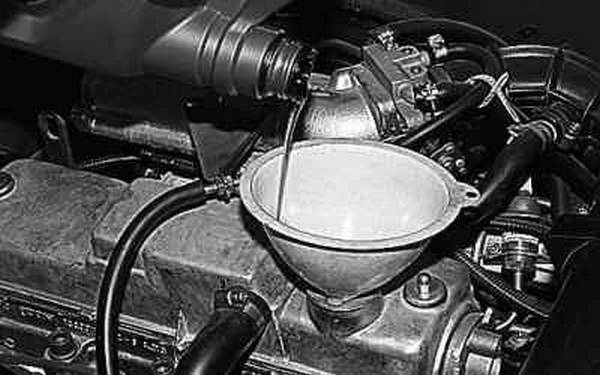Особенности замены масла в двигателе ВАЗ 2114 своими руками с фото